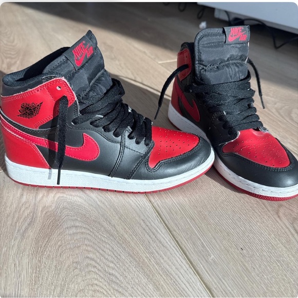 Jordan woman Black and Red High-Top Sneaker - Picture 2 of 2